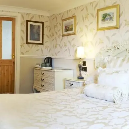 Castle By The Sea 3*