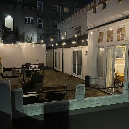 Castle By The Sea 3*