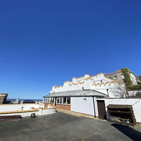 Guest house Castle By The Sea