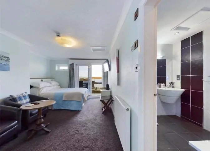 Guest house Castle By The Sea 3*