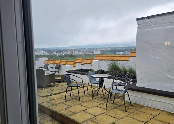 Castle By The Sea 4*