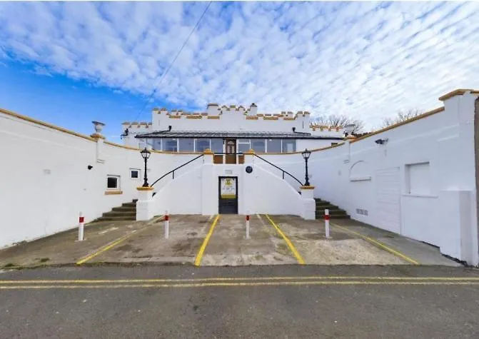 Guest house Castle By The Sea