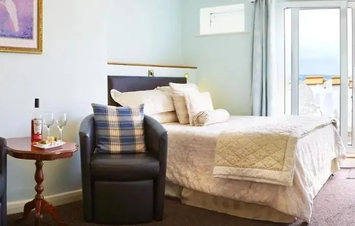 Guest house Castle By The Sea