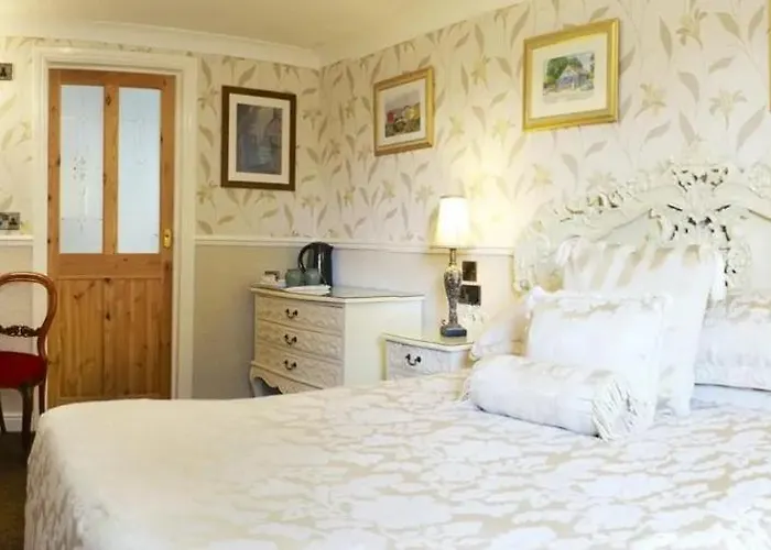 Castle By The Sea 3*