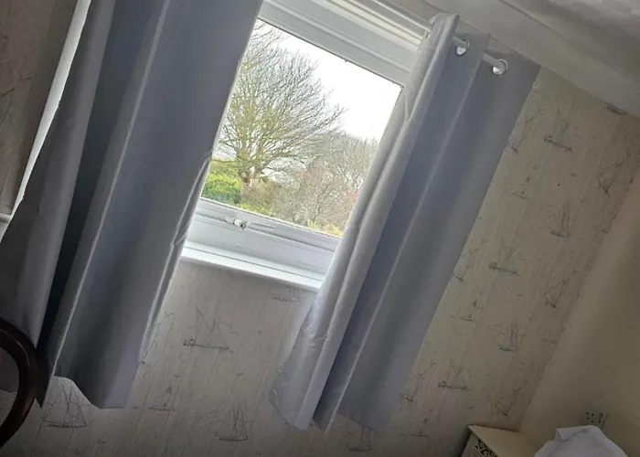 Castle By The Sea 3*