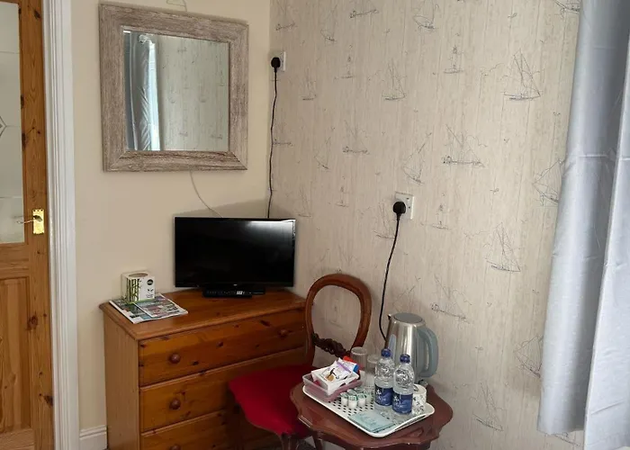 Castle By The Sea 3*