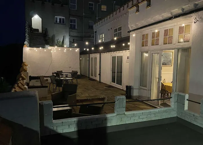 Castle By The Sea 4*