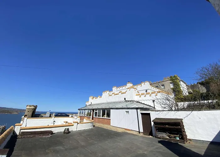 Guest house Castle By The Sea