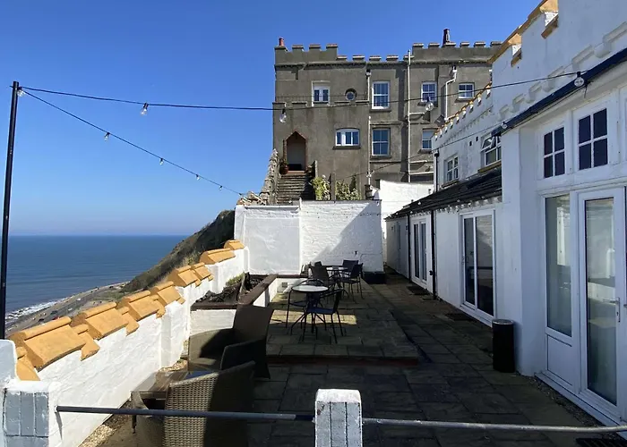 Castle By The Sea 4*