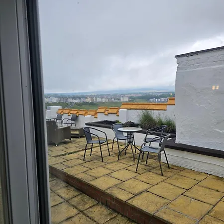Castle By The Sea 4*