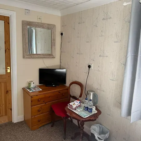 Castle By The Sea 3*